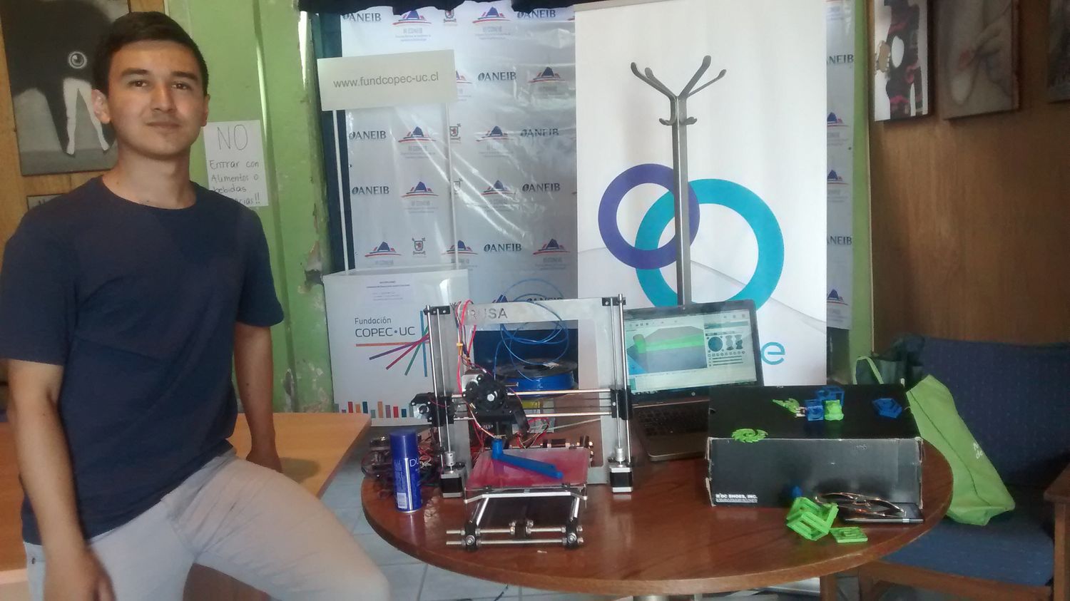 Foto de Sebastián Sanhueza Tapia en la presentación de la primera impresora 3D Chilena por parte de Print3x printex printec print3c